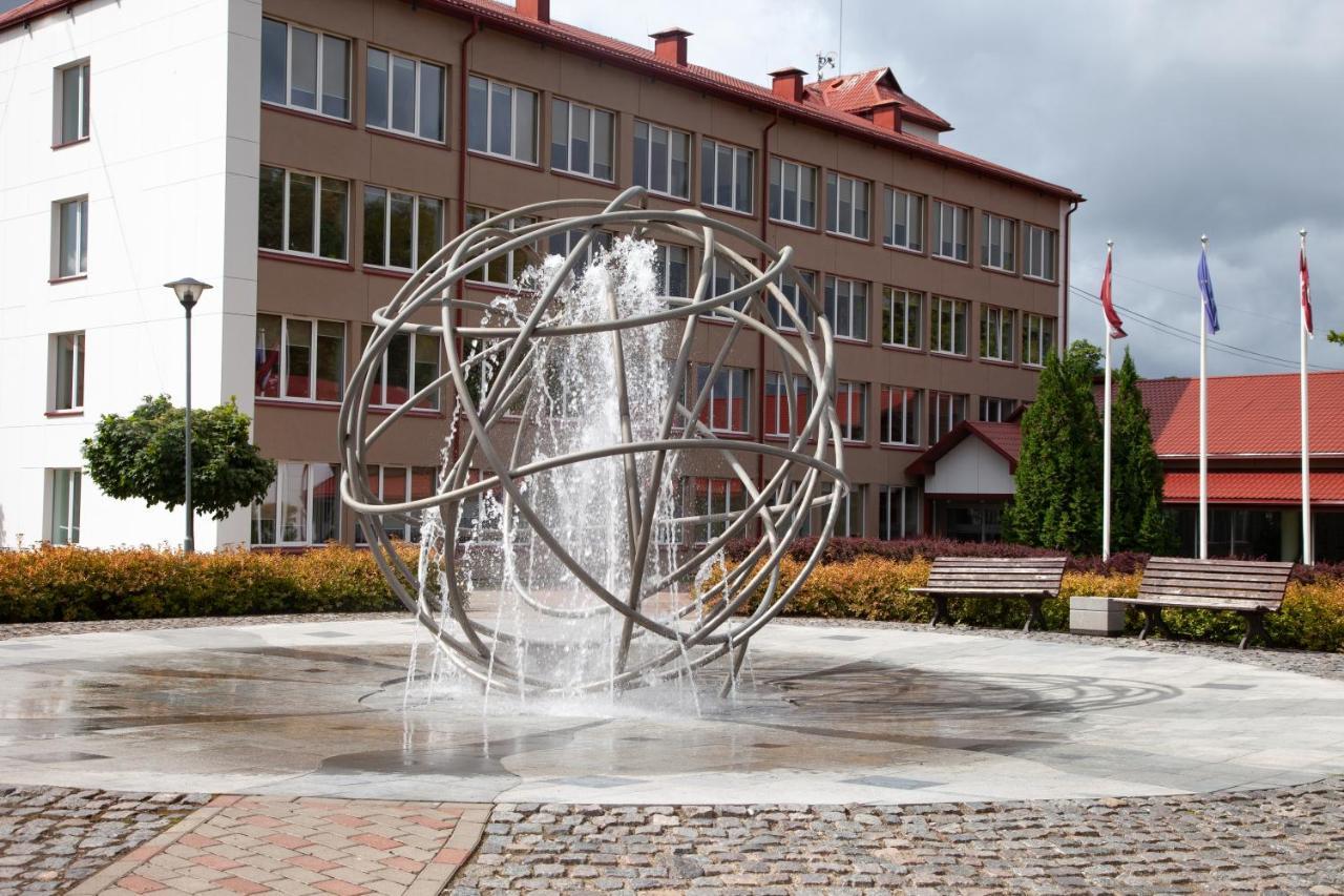 Centra Apartamenti Eliza Limbazi Exterior foto